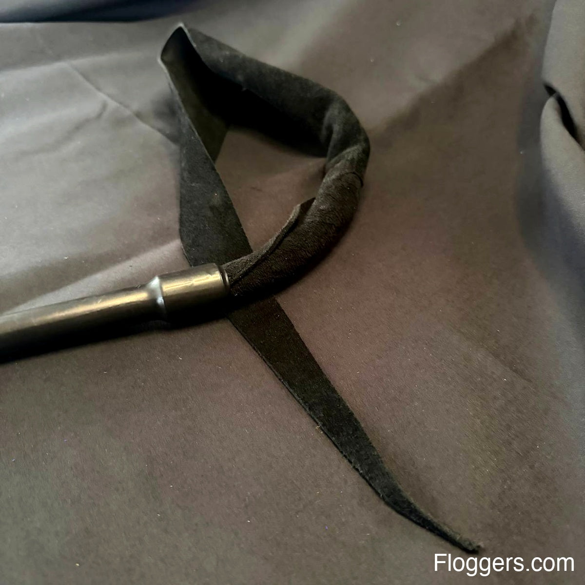 Medium Handle Dragon Tail, Black