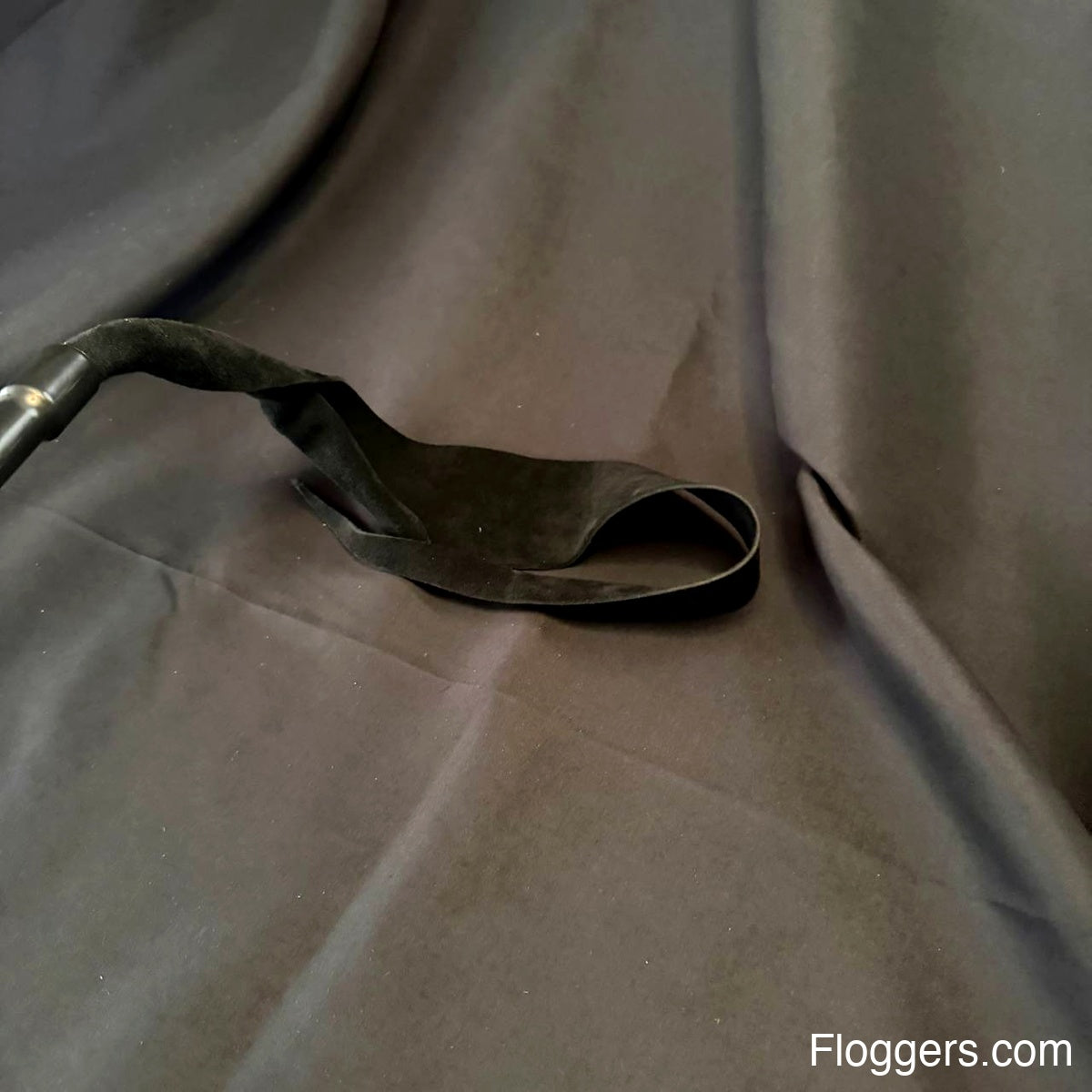 Medium Handle Dragon Tail, Black