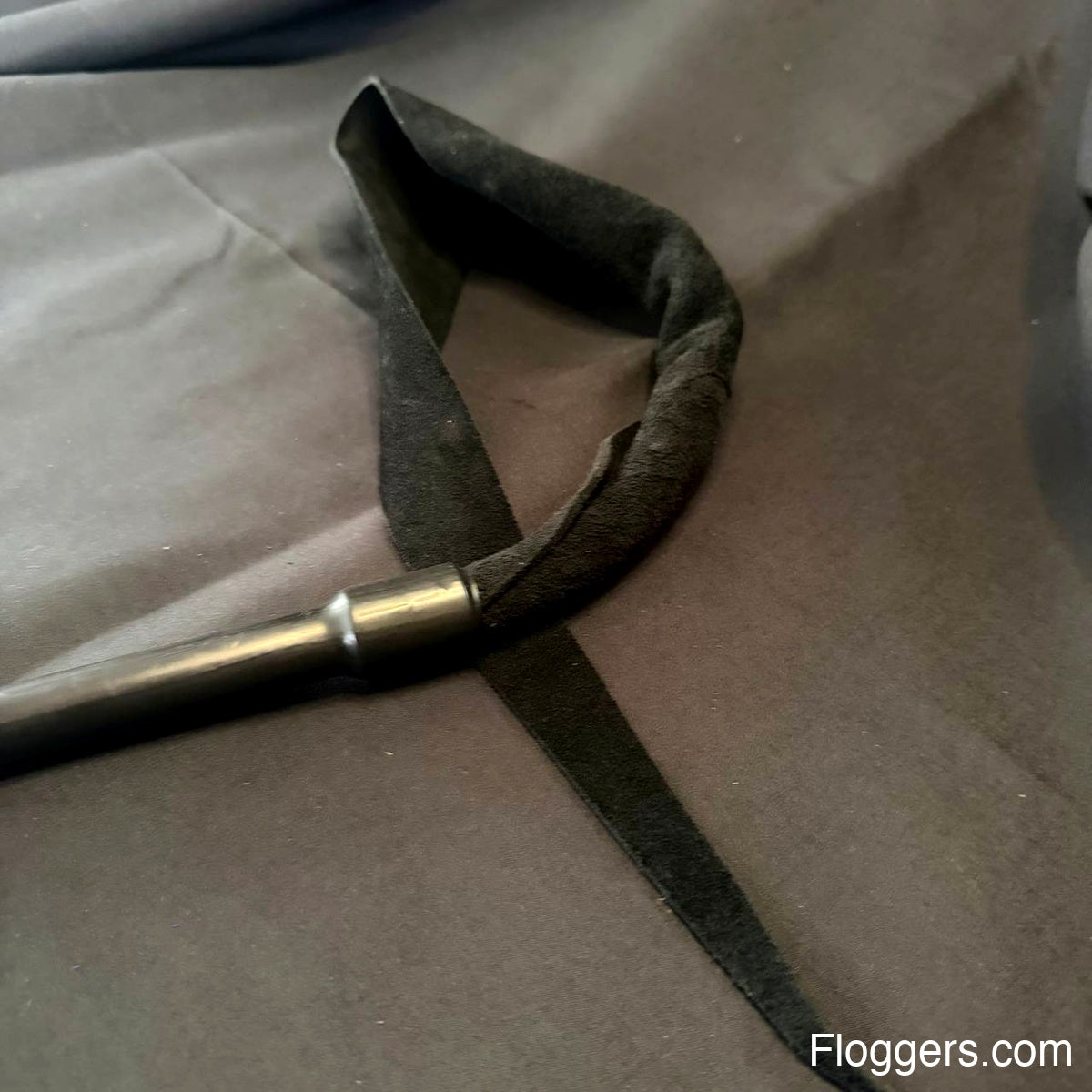 Medium Handle Dragon Tail, Black