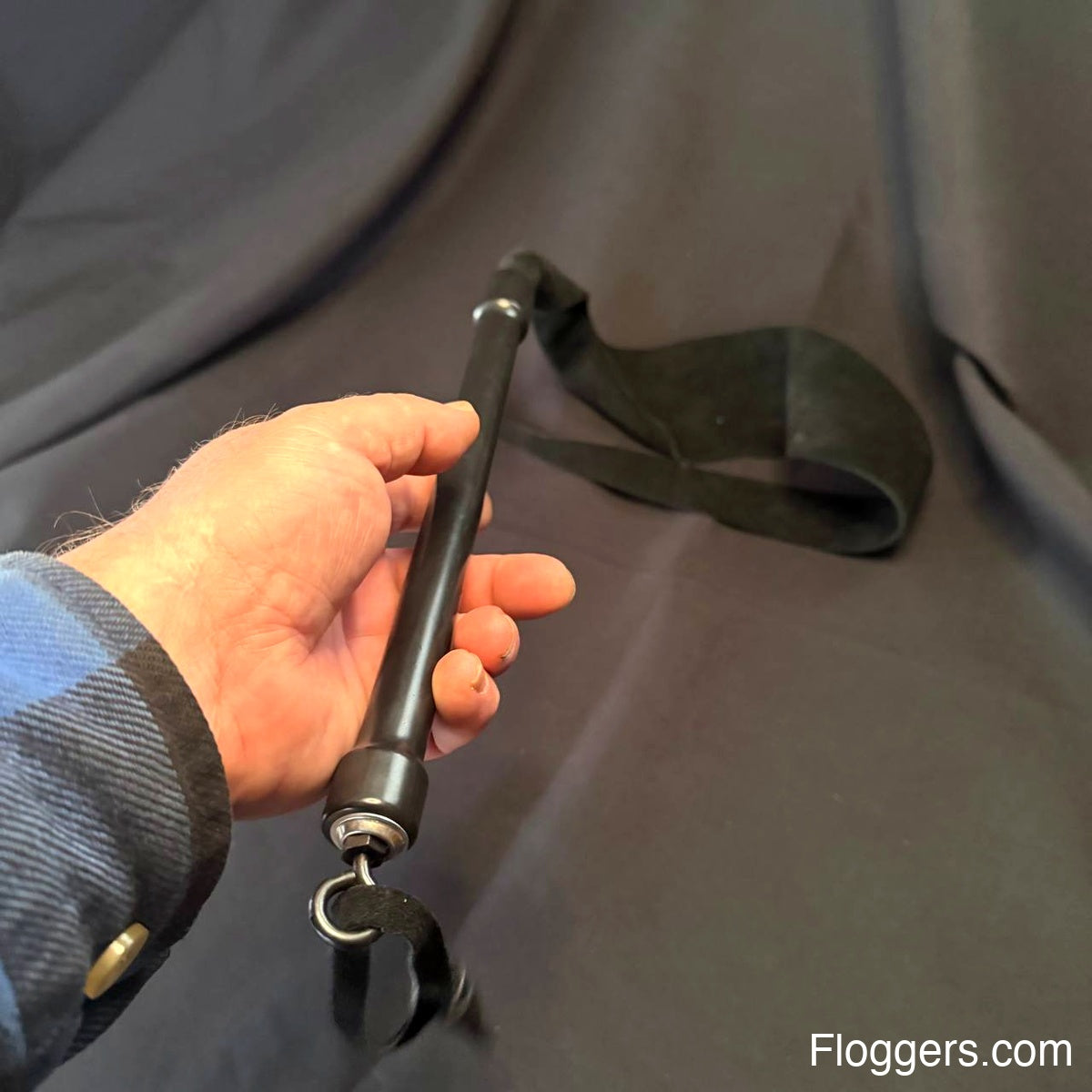 Medium Handle Dragon Tail, Black