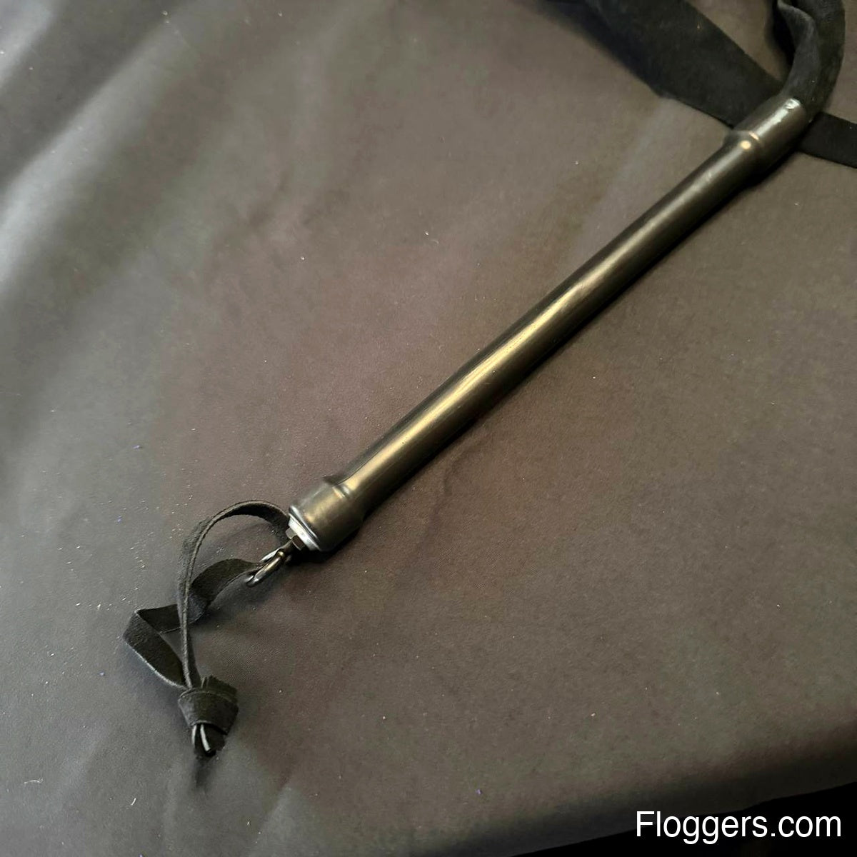 Medium Handle Dragon Tail, Black