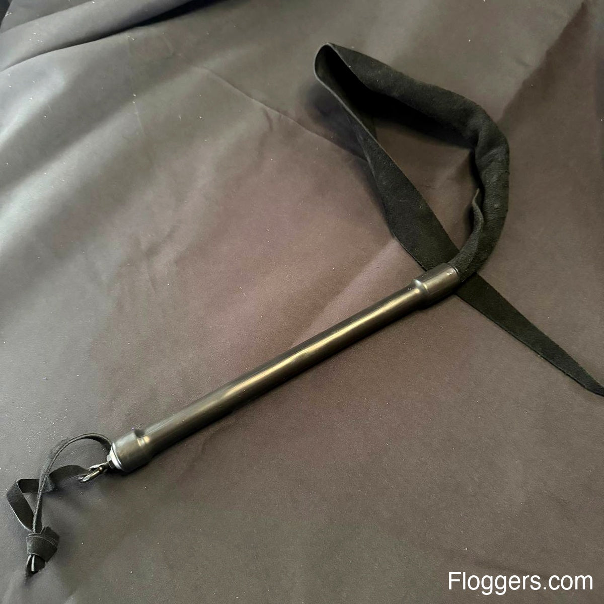 Medium Handle Dragon Tail, Black